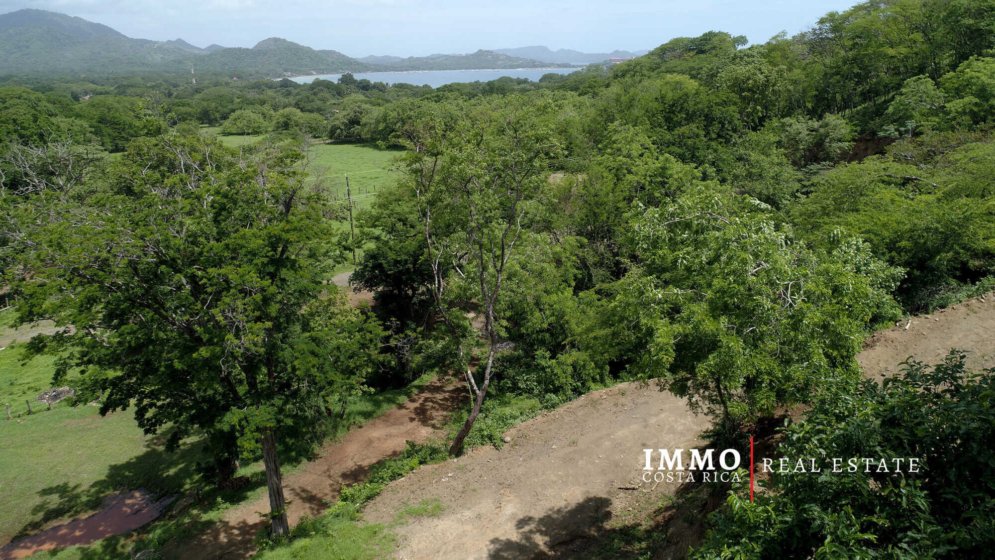 5000m2 Terreno con 2 Terrazas, Gran Superficie Edificable, 1km a la Playa