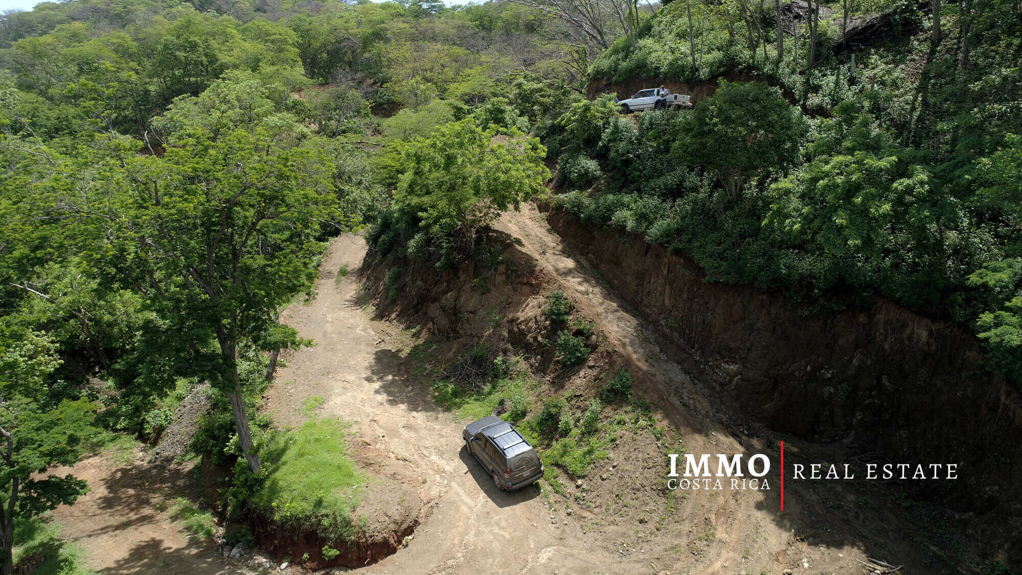 5000m2 Lot with 2 Terraces, Large Buildable Area, 1km to Beach